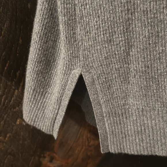 Cashmere sweater with unique double collar - Picture 4 of 11